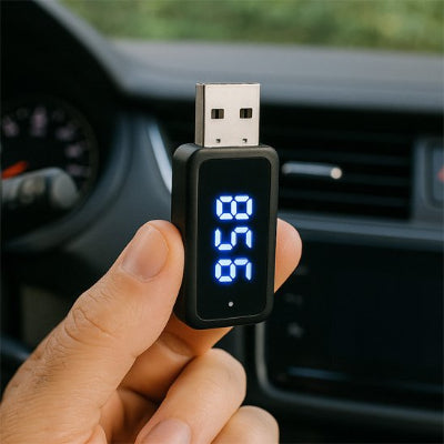 Transmetteur FM Bluetooth voiture sur tableau de bord, affichage fréquence, appels mains libres et musique