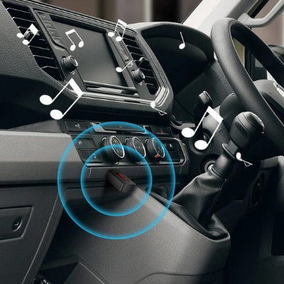 Transmetteur FM Bluetooth voiture sur port USB pour écouter musique et appels mains libres via autoradio FM sans fil.