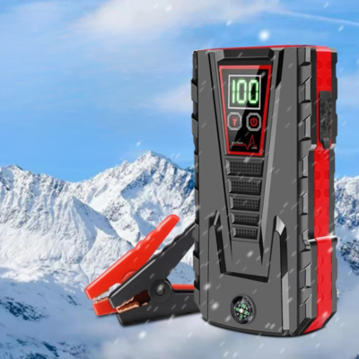 chargeur batterie booster devant montagne plein neige