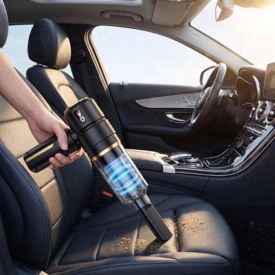 Aspirateur voiture professionnel en action, tenu d'une seule main