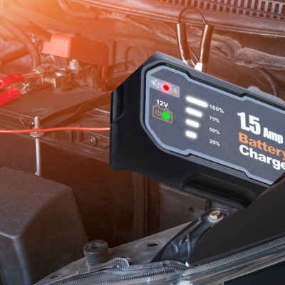 Chargeur-Batterie-de-Voiture-efficace