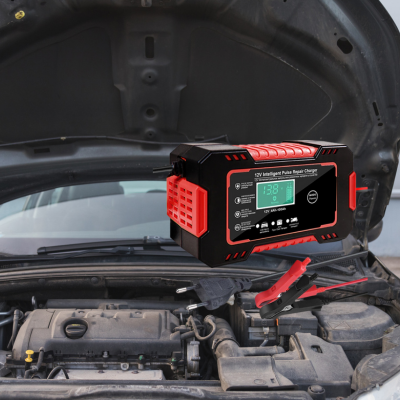 Chargeur-Batterie-de-Voiture-sur-moteur-voiture