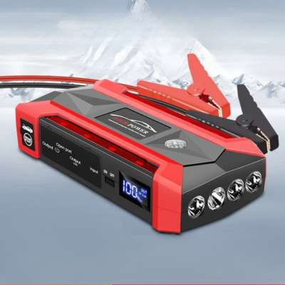 Chargeur de Batterie Voitures devant montagne neige