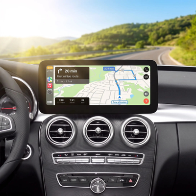 Navigation GPS affichée sur l'écran carplay voiture Mercedes sans fil