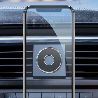 aimant telephone voiture descrit