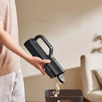 Aspirateur automobile sans fil avec son réservoir à poussière