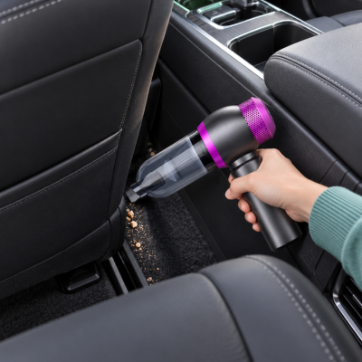 Aspirateur de voiture PowerClean nettoyant entre les sièges