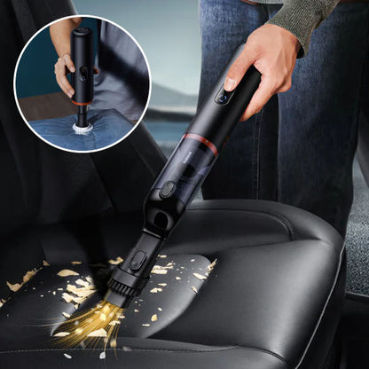 nettoyage rapide des miettes sur le siege de la voiture avec l aspirateur pour voiture