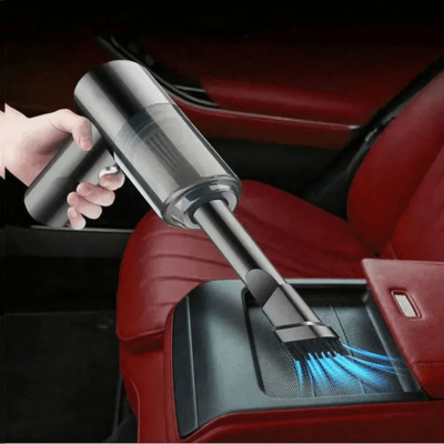 Aspirateur pour voiture sans fil avec brosse nettoyant la console d'un habitacle rouge