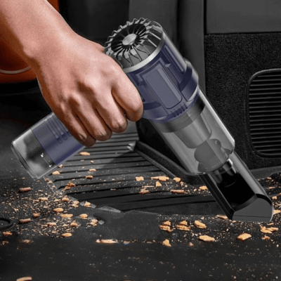Aspirateur voiture sans fil CleanPro aspirant les débris sur le tapis