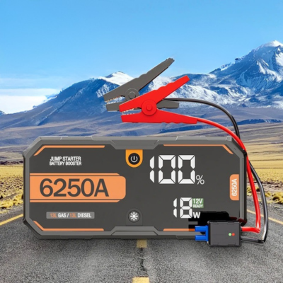 chargeur batterie booster devant montagne sous neige