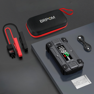chargeur batterie voiture professionnel noir pose sur table