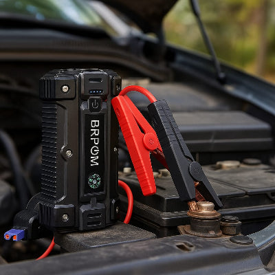 chargeur batterie voiture professionnel pose sur moteur voiture