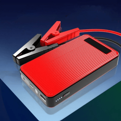 chargeur booster batterie rouge exposé sur stand
