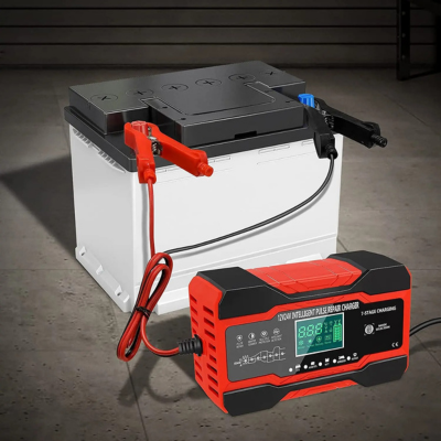 chargeur de batterie voiture branche avec une batterie 