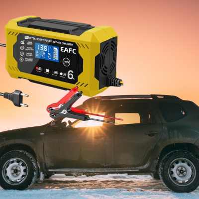 chargeur de batterie voiture  a cote d une voiture sur la neige