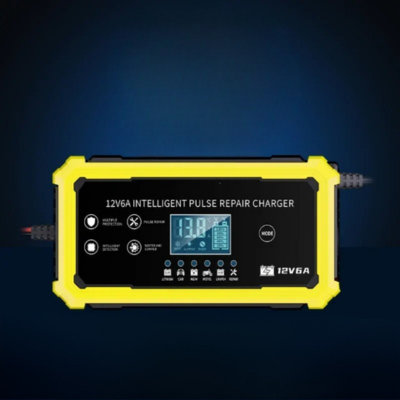 chargeur de batteries de voiture niveau batterie affiche sur le chargeur