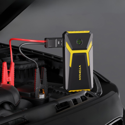 chargeur de batteries de voiture tres pratique et pas encombrant