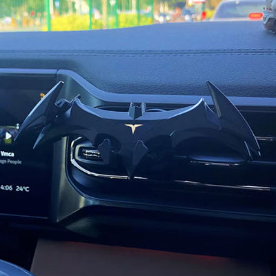 Support de telephone pour voiture Batman, monte sur bouche d aeration, design original et maintien sécurisé.