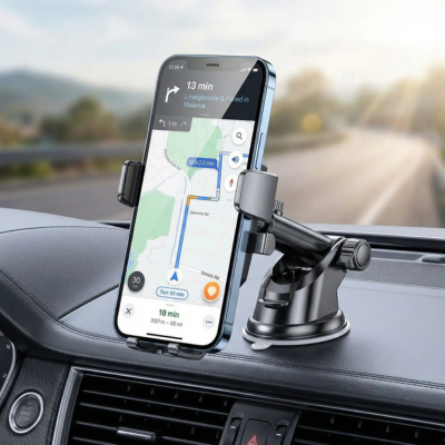 support telephone voiture en action sur tableau de bord