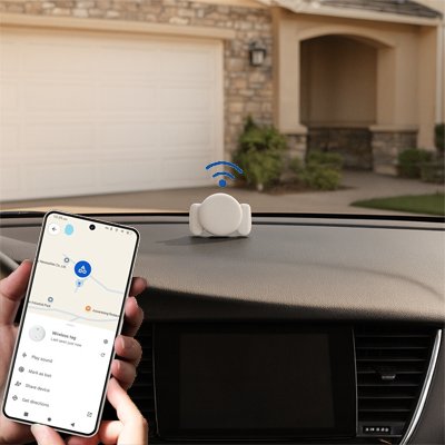 Traceur gps voiture pose sur tableau de bord